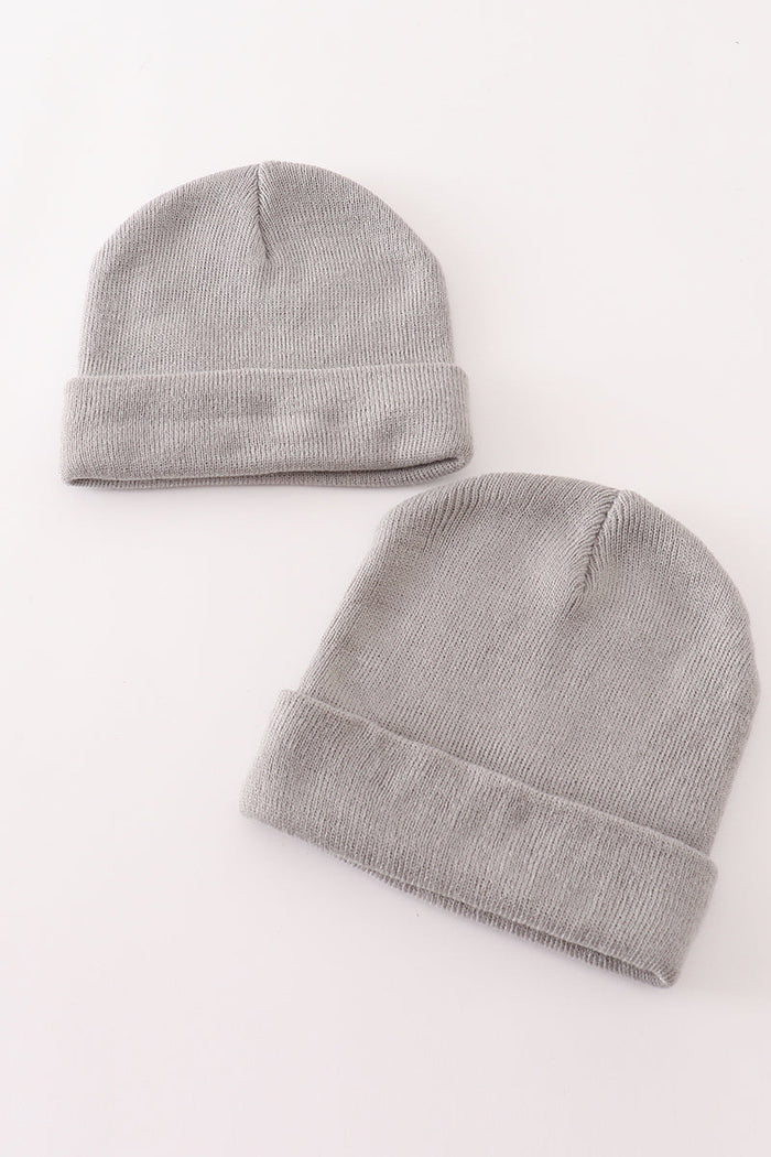 Grey ribbed basic knit beanie