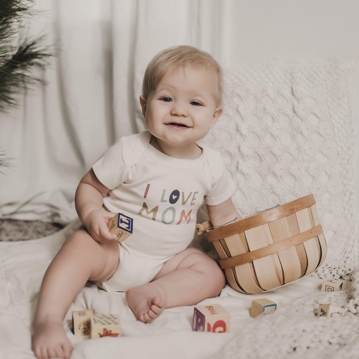 Baby graphic bodysuit | love mom